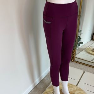 Tonic Capri Leggings. Size Small.
